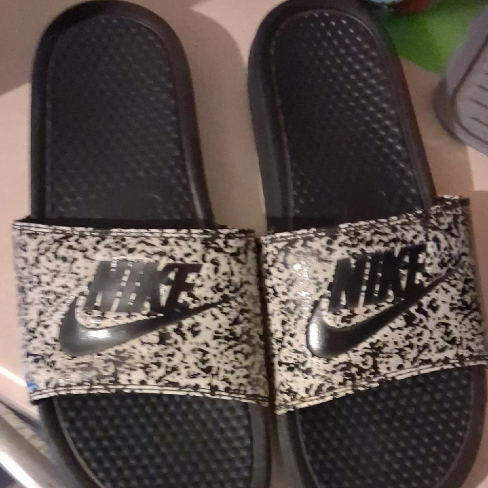 Nike Speckled Black and White Slides